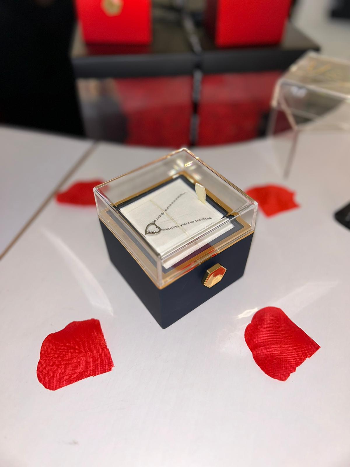 Box 360° : Rose éternelle de savon avec bijoux personnalisable